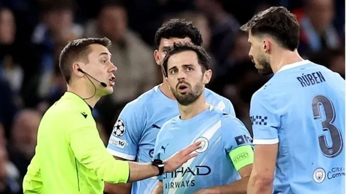Bernardo Silva (giữa) là nhân tố không thể thay thế ở Manchester City