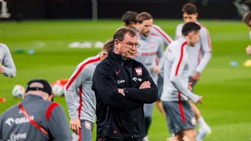 HLV Jan Urban đang chuẩn bị cho Ba Lan đương đầu với thách thức lớn tại Thụy Điển. 