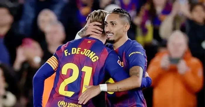 Raphinha và Frenkie de Jong là 2 mất mát lớn của Barcelona vào thứ Bảy.