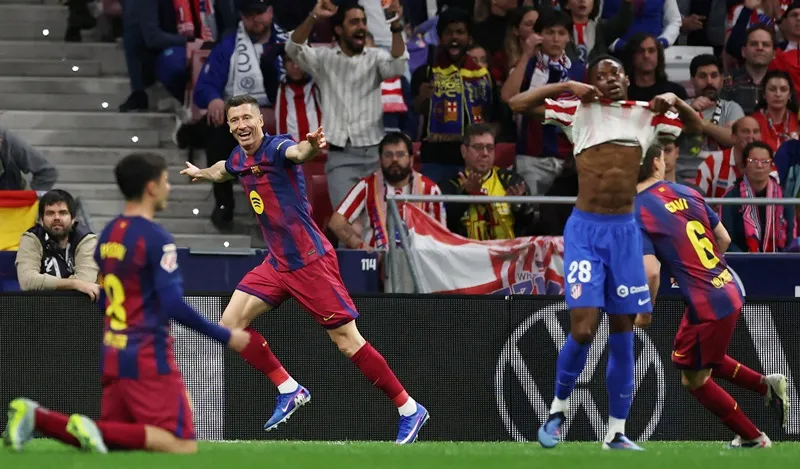 Robert Lewandowski ấn định chiến thắng ngược dòng 2-1 cho Barcelona ở phút 87. 
