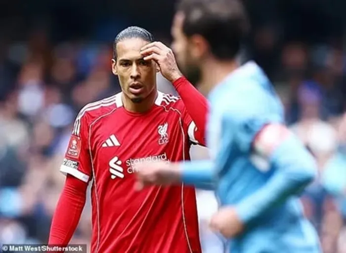 Van Dijk xin lỗi về thảm họa Liverpool và kêu gọi đồng đội cứu vãn mùa giải