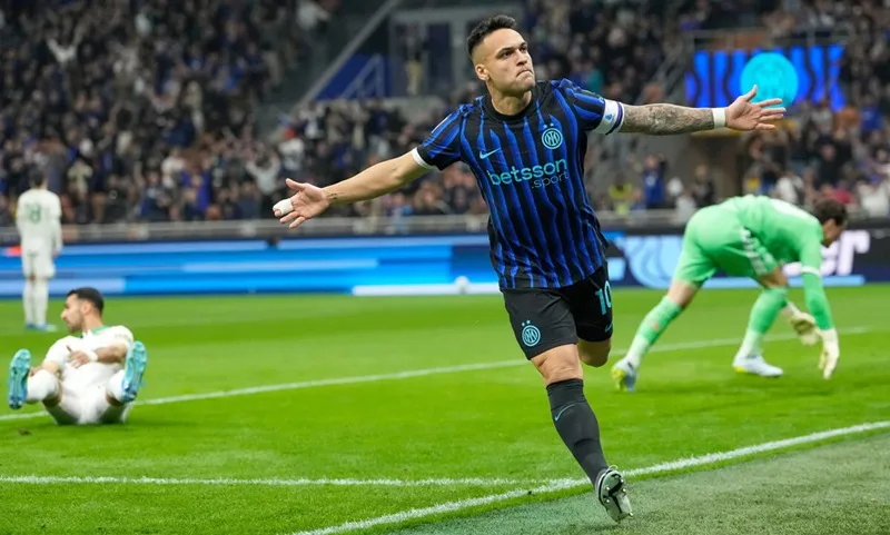 Cú đúp của Lautaro Martinez giúp Inter Milan đánh bại Roma 5-2 và trở lại cuộc đua vô địch Serie A.