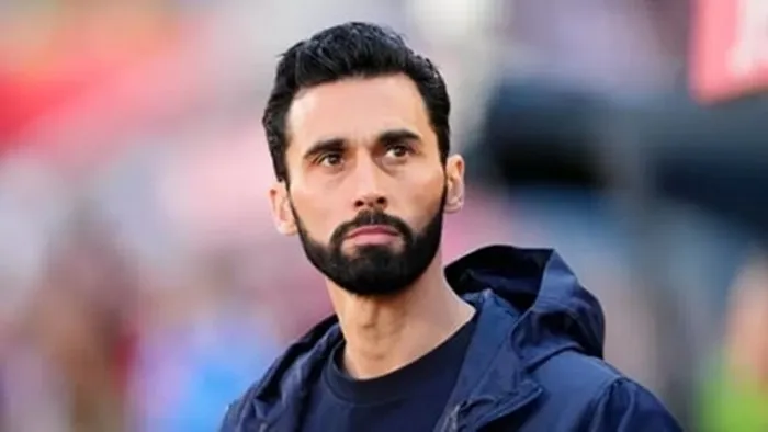 HLV Alvaro Arbeloa không mấy tự tin khi đối đầu Bayern Munich