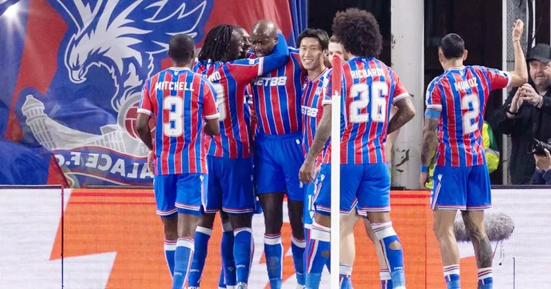 Crystal Palace đặt một chân vào bán kết sau chiến thắng 3-0 trước Fiorentina.