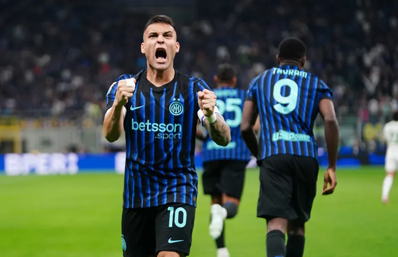 Lautaro Martinez ghi 2 bàn thắng trong chiến thắng 5-2 của Inter Milan trước Roma. 