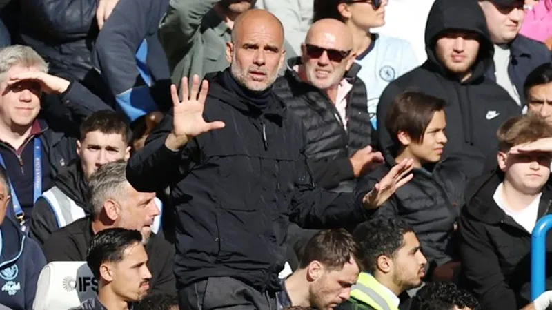 HLV Pep Guardiola cố gắng kềm chế sự hưng phấn của Man.City trước “trận chung kết” với Arsenal. Ảnh: Getty Images