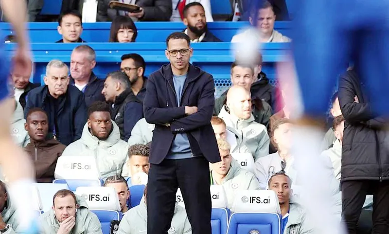 HLV Liam Rosenior chịu áp lực lớn khi Chelsea thua thảm hại 0-3 trước Man.City. Ảnh: chelseafc