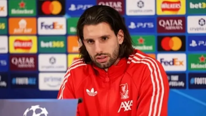 Dominik Szoboszlai phát biểu trong cuộc họp báo. Ảnh: Liverpool FC