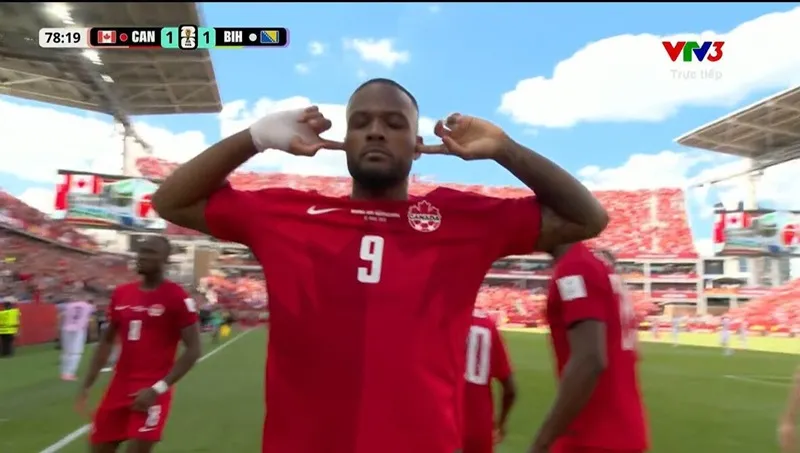 Cyle Larin cuối cùng đã ghi bàn thắng lịch sử cho Canada ở phút 78.