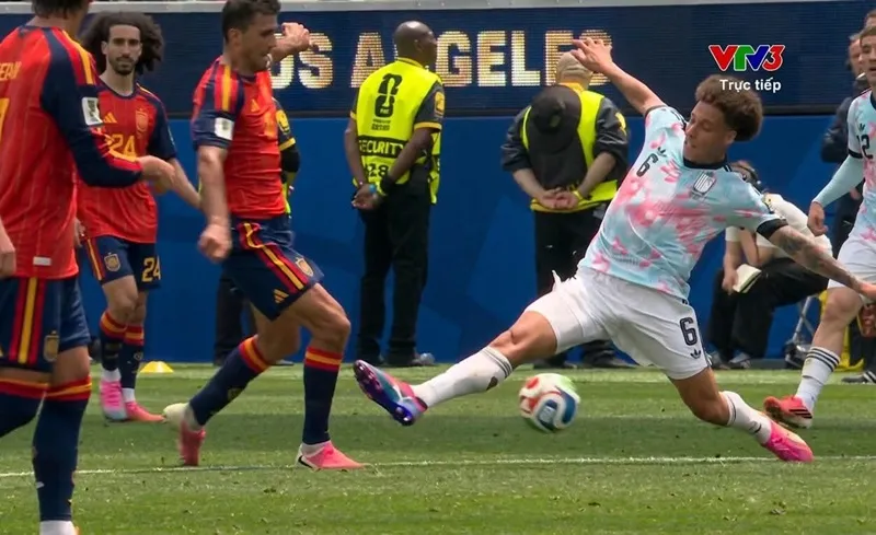 Rodri (trái) chơi rất hay kể từ vòng knock-out World Cup 2026.