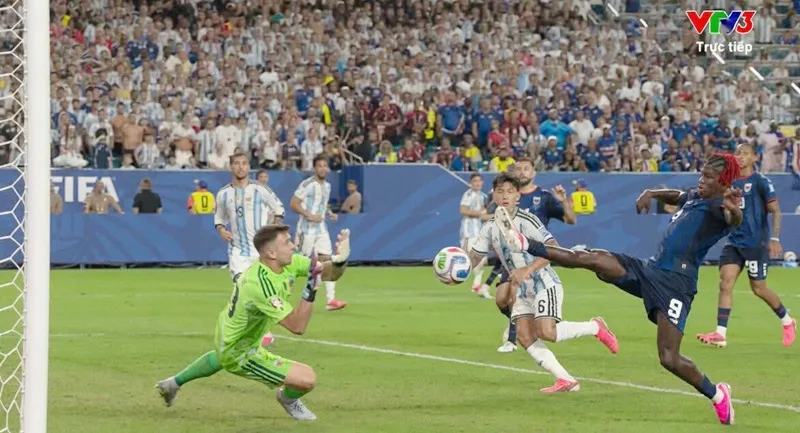 Emiliano Martinez thừa nhận phải thi đấu trong tình trạng đau đớn ở bàn tay phải suốt World Cup.