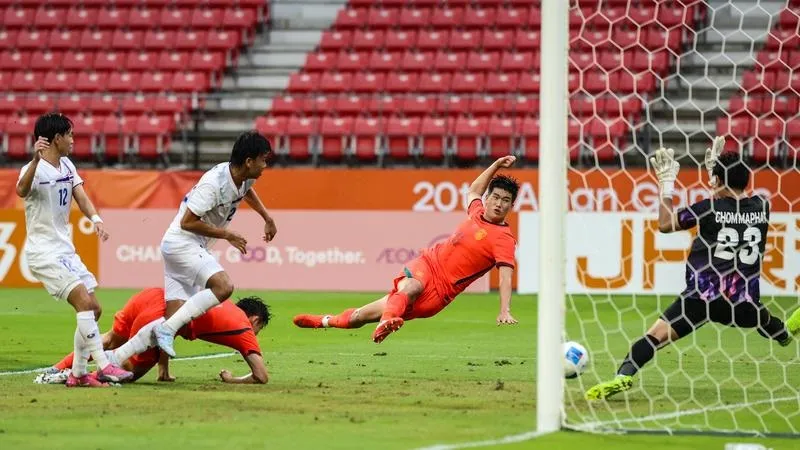 U23 Trung Quốc dễ dàng đánh bại U23 Thái Lan với tỷ số 3-0. Ảnh: THX