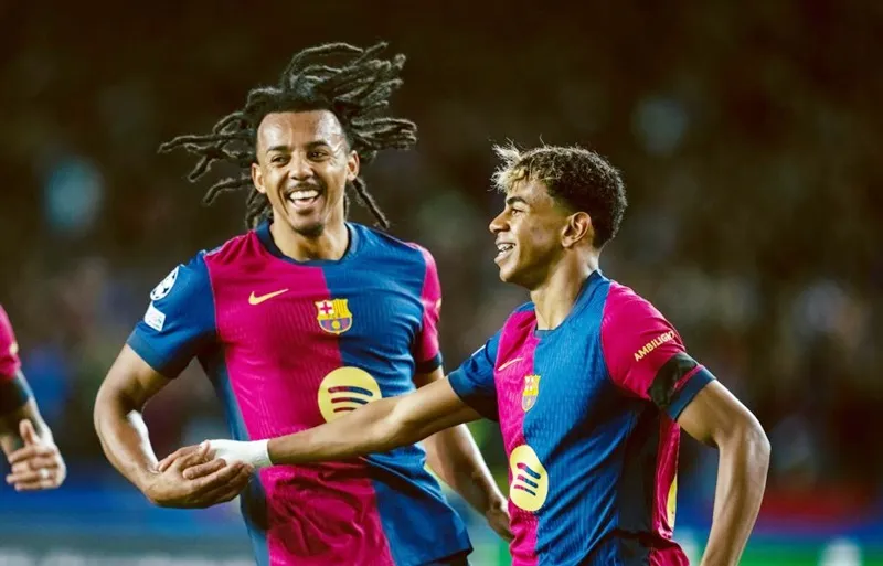 Jules Kounde (trái) là cầu thủ người Pháp khoác áo Barcelona nhiều nhất. Ảnh: THX