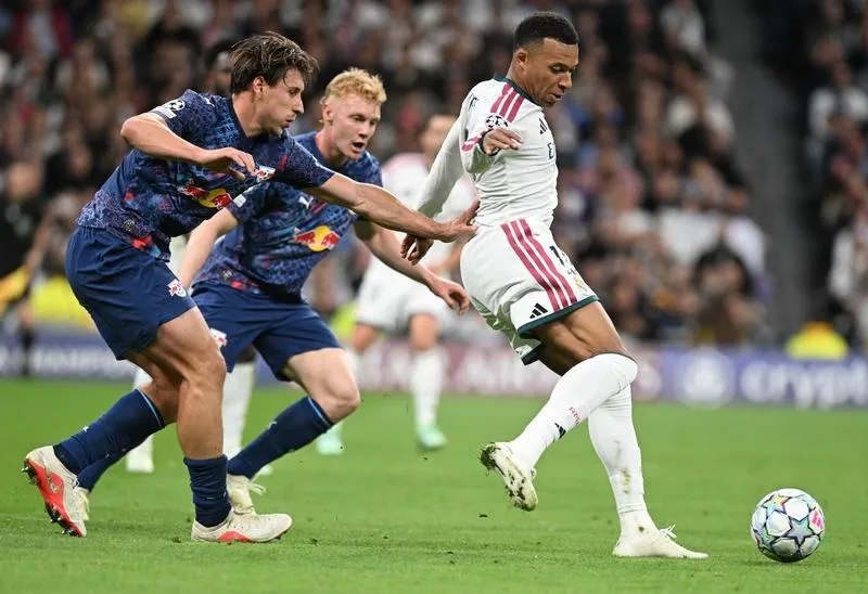 Kylian Mbappe sẽ là mối đe dọa lớn đối với hàng phòng ngự của Barcelona. Ảnh: THX
