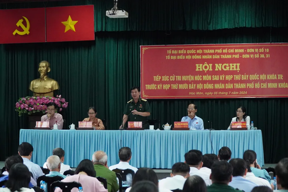 Tiếp xúc cử tri tại huyện Hóc Môn