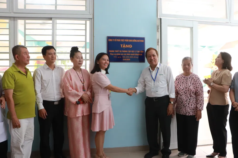 cảnh trao phòng vật lý trị liệu.JPG