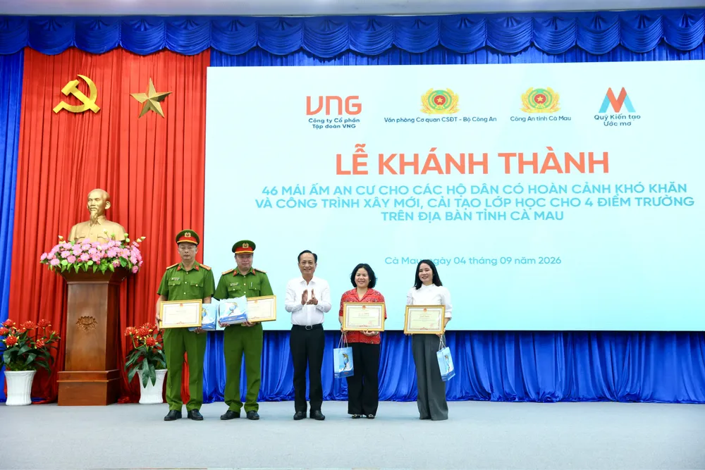 UBND tỉnh Cà Mau đã trao tặng Bằng khen cho 4 tập thể