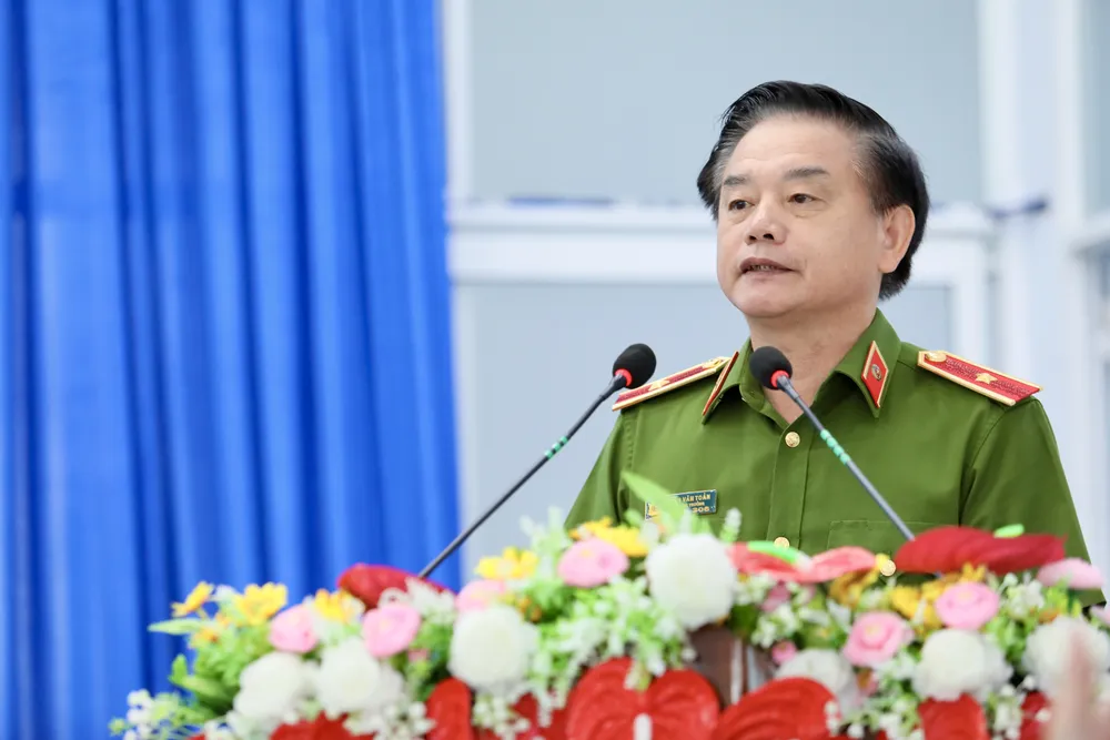 Thiếu tướng Trần Văn Toản phát biểu tại lễ bàn giao