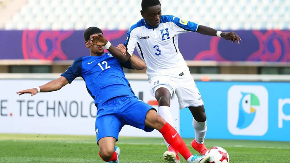 Honduras (phải) từng gây ra rất nhiều khó khăn cho Pháp. Ảnh: T.L