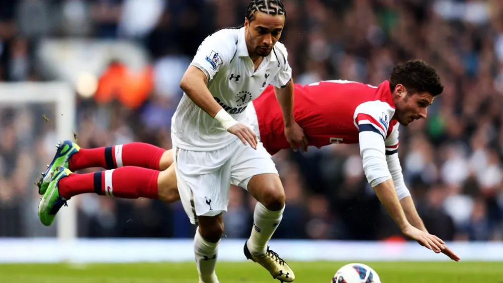 Ekotto trước trong màu áo Tottenham.