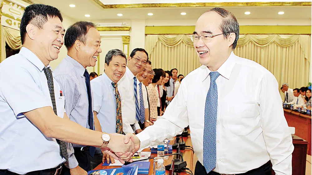 Bí thư Thành ủy TPHCM Nguyễn Thiện Nhân gặp gỡ đoàn Trưởng các cơ quan đại diện Việt Nam tại nước ngoài                                                                  Ảnh: VIỆT DŨNG