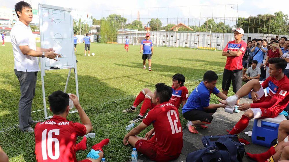 Tùy cơ ứng biến là giải pháp phù hợp nhất đối với HLV Hữu Thắng trong bối cảnh này. Ảnh: Dũng Phương