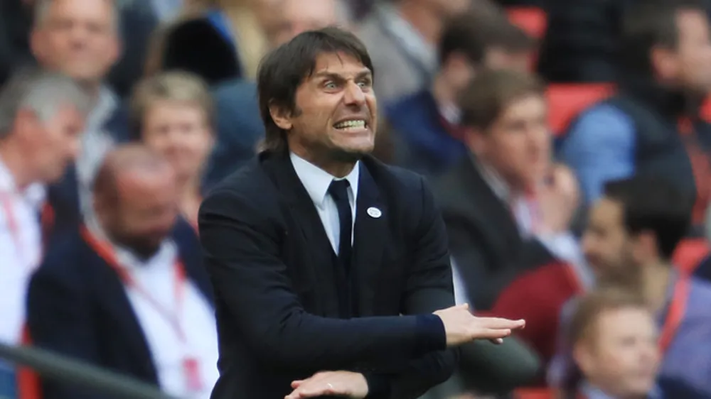 Phút nóng giận của HLV Conte đã đẩy bản thân ông và ban lãnh đạo vào tình huống khá phức tạp.