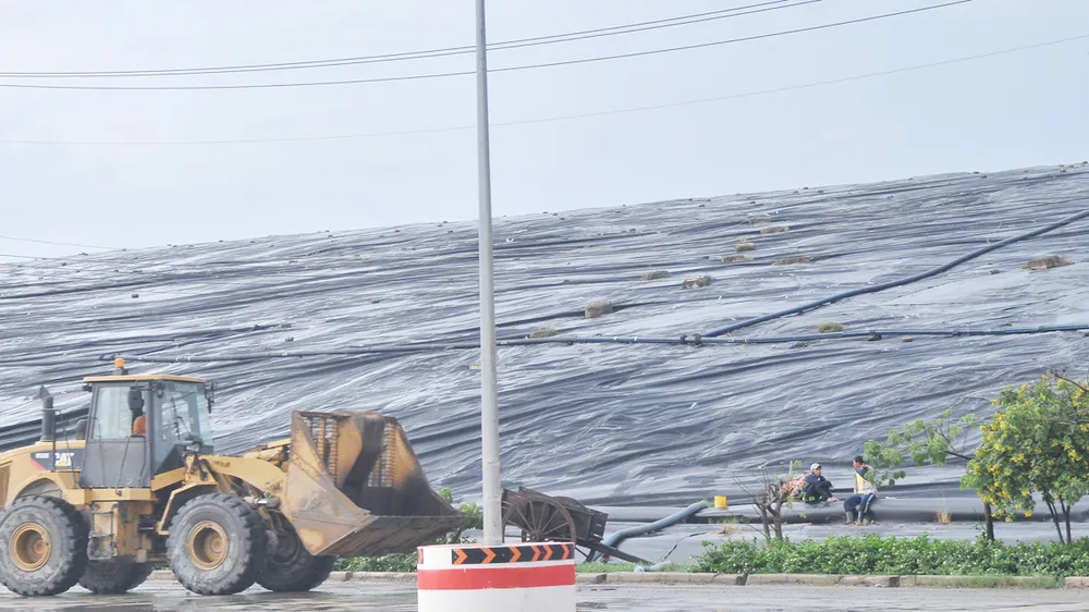 Hiện nay, 76% rác thải sinh hoạt tại TPHCM phải chôn lấp                                                                                                                                  Ảnh: CAO THĂNG