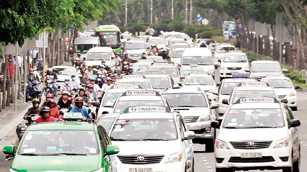 Nan giải… sân bay Tân Sơn Nhất: Kẹt xe, ngập nước, ô nhiễm môi trường  ảnh 1