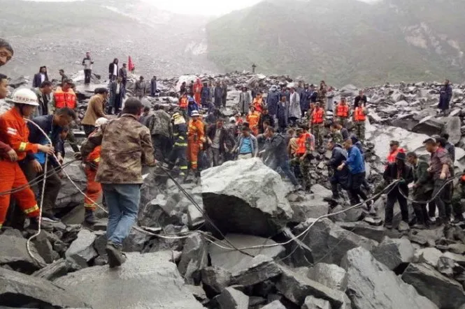 Lở đất kinh hoàng ở Tứ Xuyên, hơn 140 người mất tích  ảnh 1