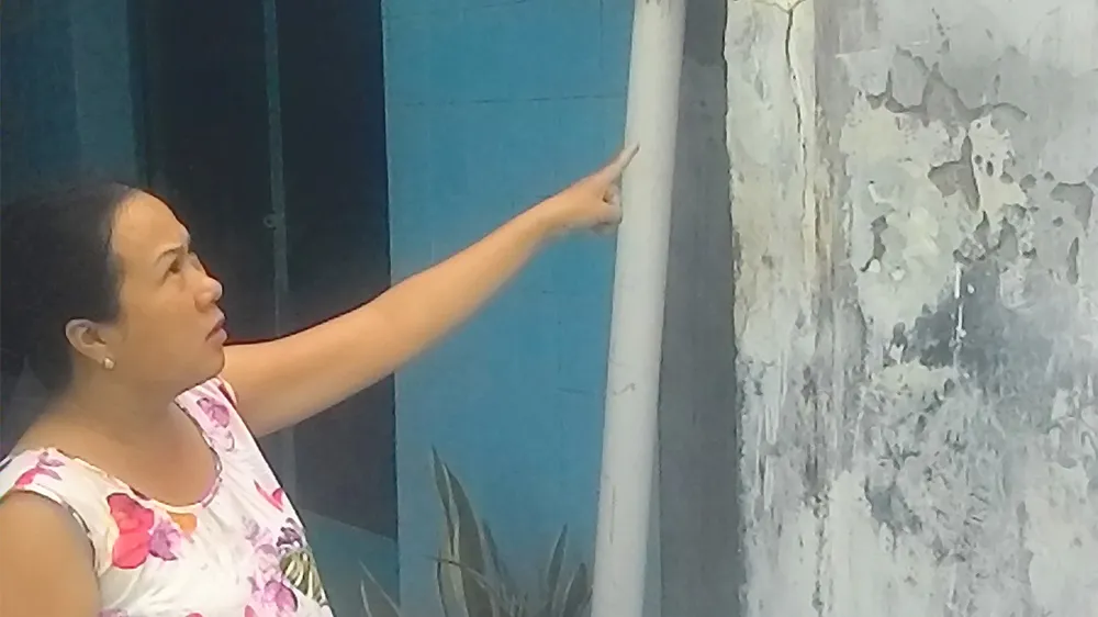  Người dân phản ánh tình trạng nhà bị nứt, lún  do công trình thi công chống ngập gây ra