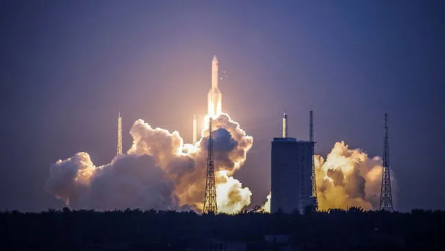 Tên lửa đẩy Trường Chinh 5 Y2 rời bệ phóng an toàn nhưng xảy ra sự cố trong quá trình bay ngày 2-7 - Ảnh: REUTERS