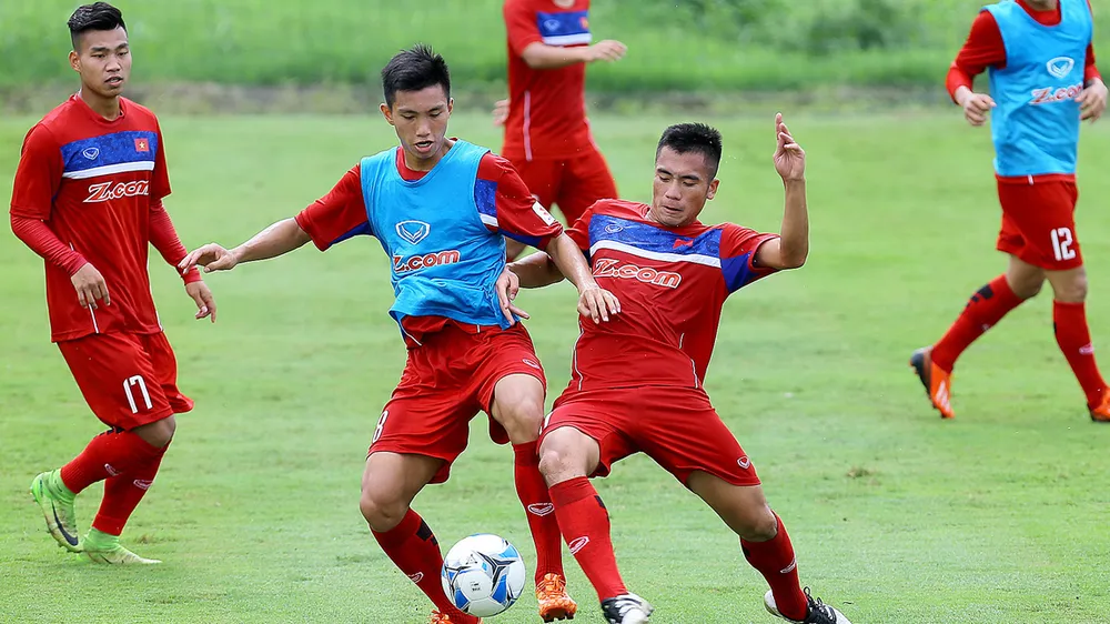 Không khí buổi tập của U22 Việt Nam rất vui vẻ, sảng khoái. Ảnh: Minh Hoàng