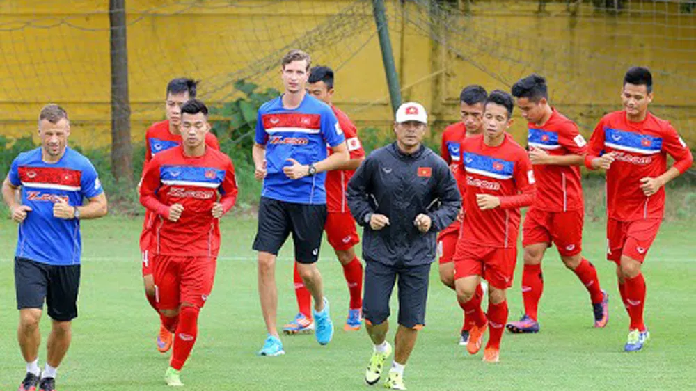 Thầy trò HLV Hữu Thắng gấp rút chuẩn bị tốt nhất cho giấc mơ vàng SEA Games. Ảnh: Minh hoàng
