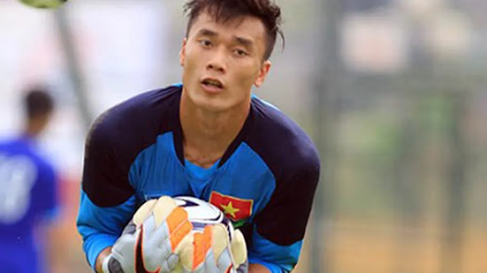 Thủ môn Tiến Dũng có thể sẽ chiếm được lòng tin của HLV Hữu Thắng. Ảnh: Minh Hoàng