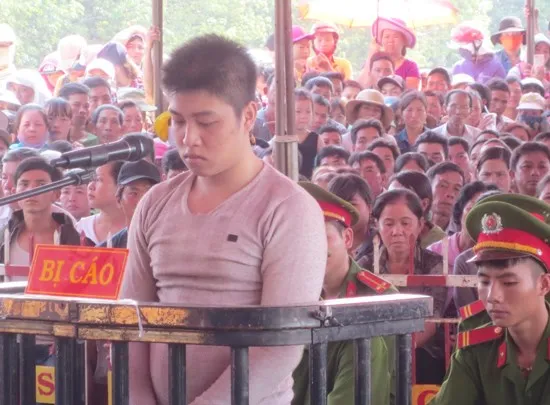 Đối tượng Châu Minh Nhân tại phiên tòa sơ thẩm ngày 12-4-2017