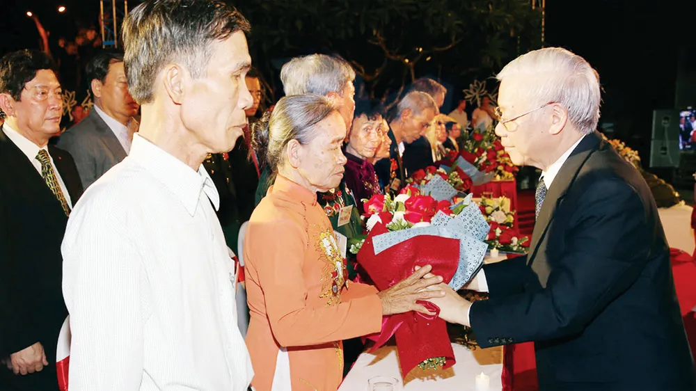 Mãi tự hào Dáng đứng Việt Nam ảnh 1