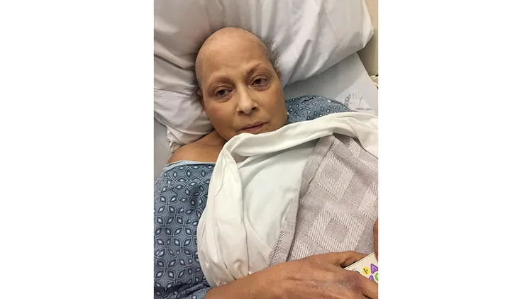 Bà Eva Echeverria được chẩn đoán mắc bệnh  ung thư buồng trứng sau một thời gian dùng bột phấn rôm trẻ em của Johnson. Ảnh: L.A TIMES