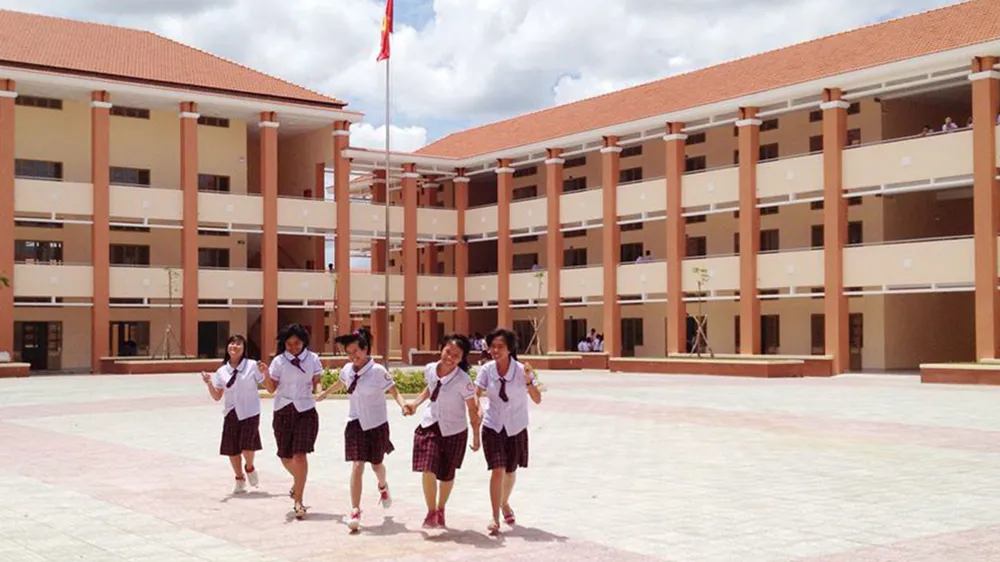 Trường THCS Tân Túc khang trang trên vùng đất truyền thống