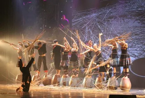 Một tiết mục biểu diễn trong đêm khai mạc Liên hoan. Ảnh: TTXVN