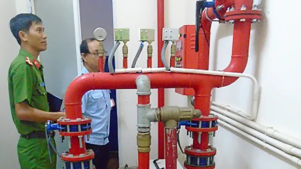 Kiểm tra, nhắc nhở đội PCCC  tại chỗ bảo trì, bảo dưỡng định kỳ phương tiện chữa cháy, máy bơm nước