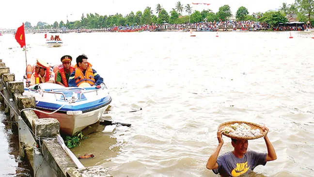 Độc đáo đua ghe Ngo ảnh 4