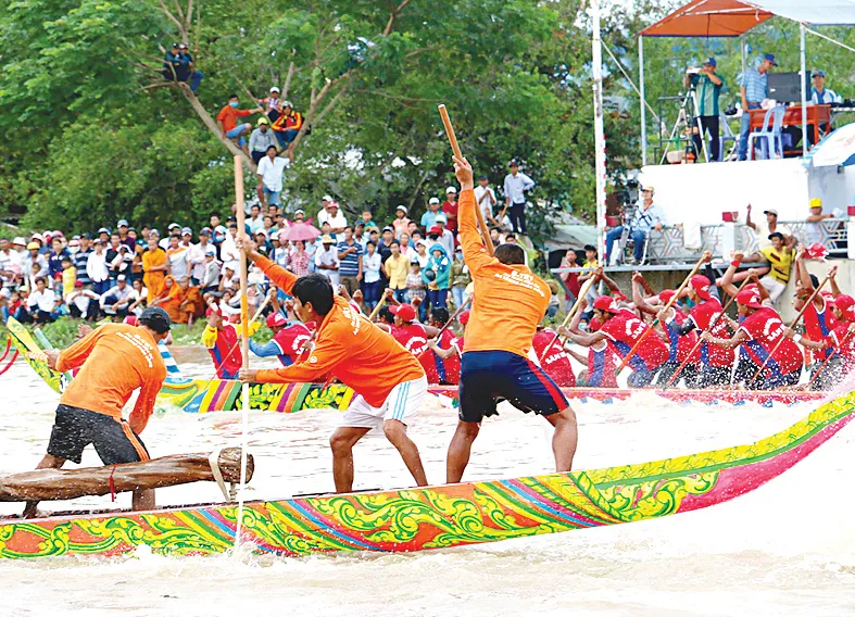 Độc đáo đua ghe Ngo ảnh 1