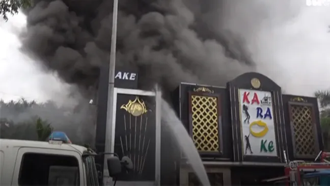 Hà Nội lại cháy dữ dội quán Karaoke, nhiều người hoảng sợ ảnh 2