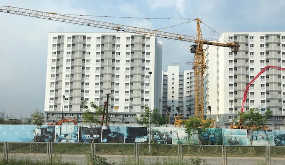 Sắp tới, các công trình xây dựng từ  9 tầng trở lên phải sử dụng tối thiểu 80% VLXKN                                                                                                                       Ảnh: HUY ANH