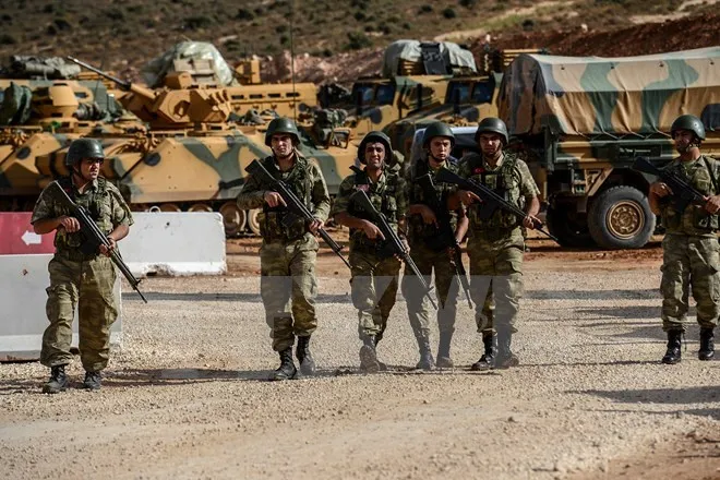 Binh sỹ Thổ Nhĩ Kỳ triển khai tại Reyhanli, tỉnh Hatay, gần khu vực biên giới với Syria. Nguồn: TTXVN