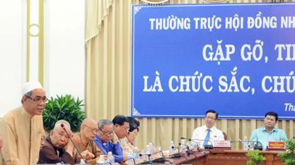 Cử tri Lý Du Sô, Trưởng ban Cộng đồng Hồi giáo TP Hồ Chí Minh phát biểu tại buổi tiếp xúc cử tri. Ảnh: TTXVN
