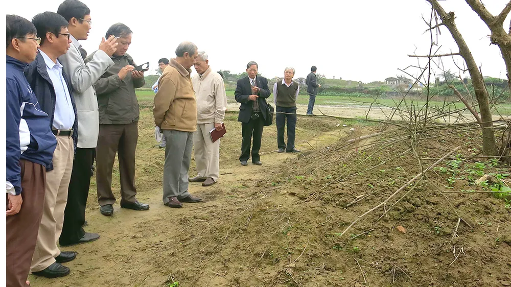 Cồn đất nổi nhỏ giữa cánh đồng Bàu Đá được xem là nơi nguyên táng  thi hào Nguyễn Du