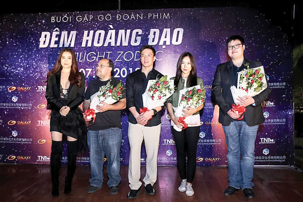 Ê kíp đoàn phim Twilight Zodiac - Đêm Hoàng Đạo ra mắt báo chí thành phố                                                                                                              Ảnh: THÀNH LUÂN