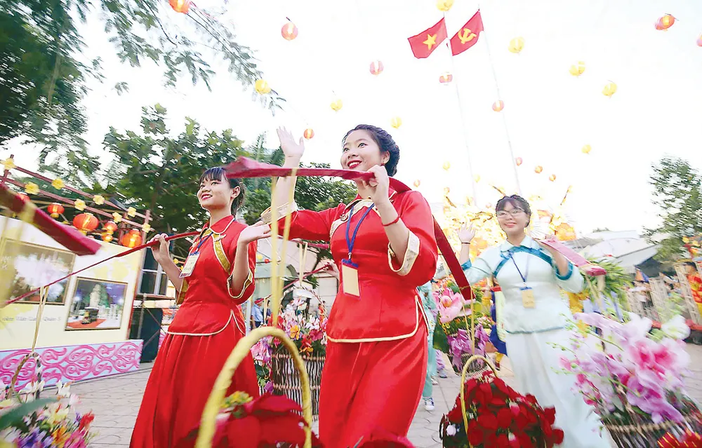 Rực rỡ sắc màu Nguyên tiêu ảnh 2